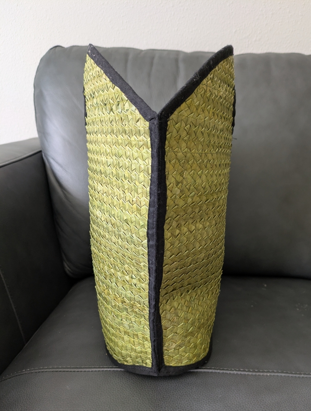 Woven Green Tote Purse Cutout Handle - Picture 4 of 5